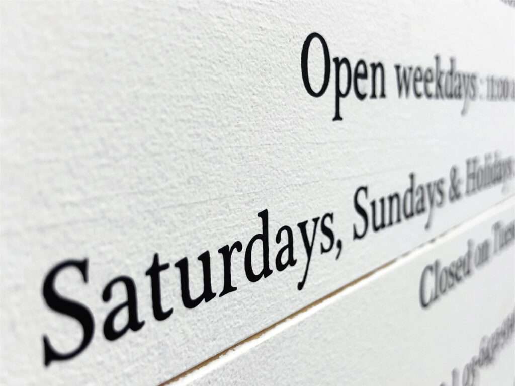 新宿区の看板屋・有限会社アクト企画・スタンド看板(A看板・立て看板・Aサイン)・ヘアサロン(美容サロン・美容院)・手書き風看板・施工事例(渋谷区)