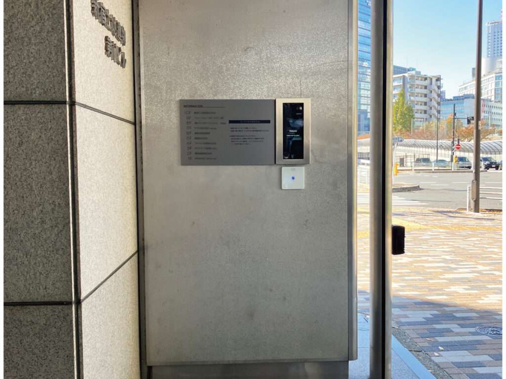 新宿区の看板屋・有限会社アクト企画・案内板(インフォメーションサイン・入口案内板)・施工事例(新宿三丁目)