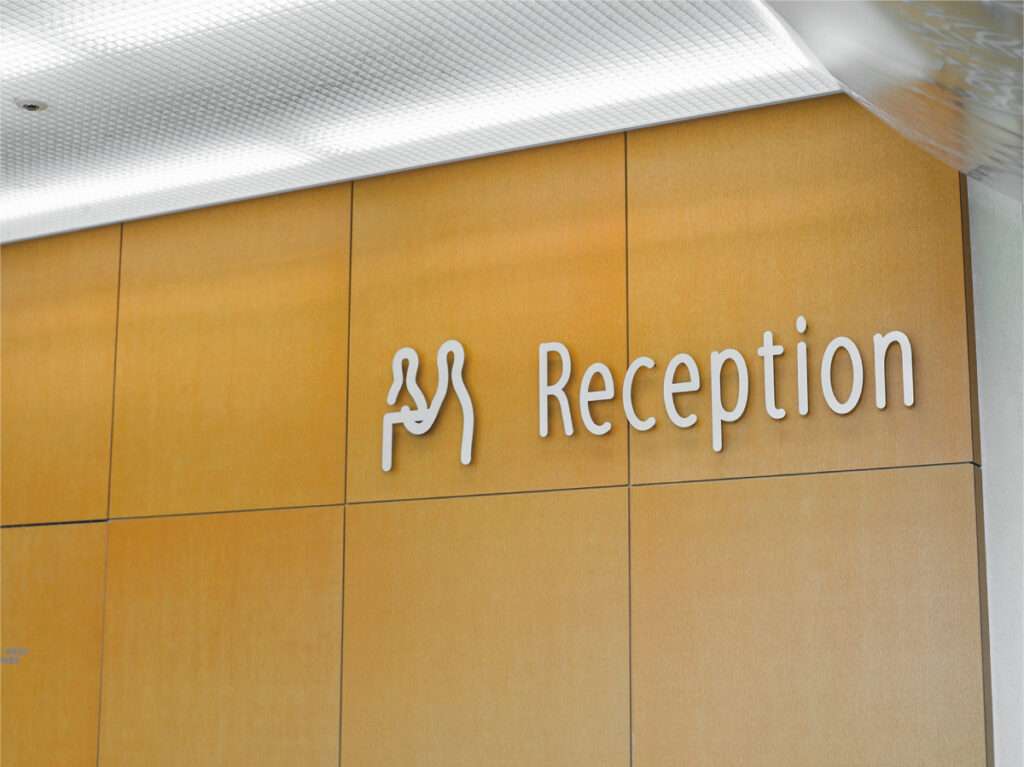 新宿区の看板屋・有限会社アクト企画・切文字(文字サイン・ステンレス文字看板)・施工事例(郡山市)